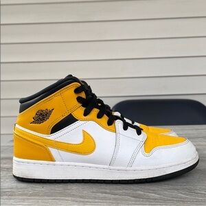 Air Jordan 1 Mid University Gold GS Size 7Y